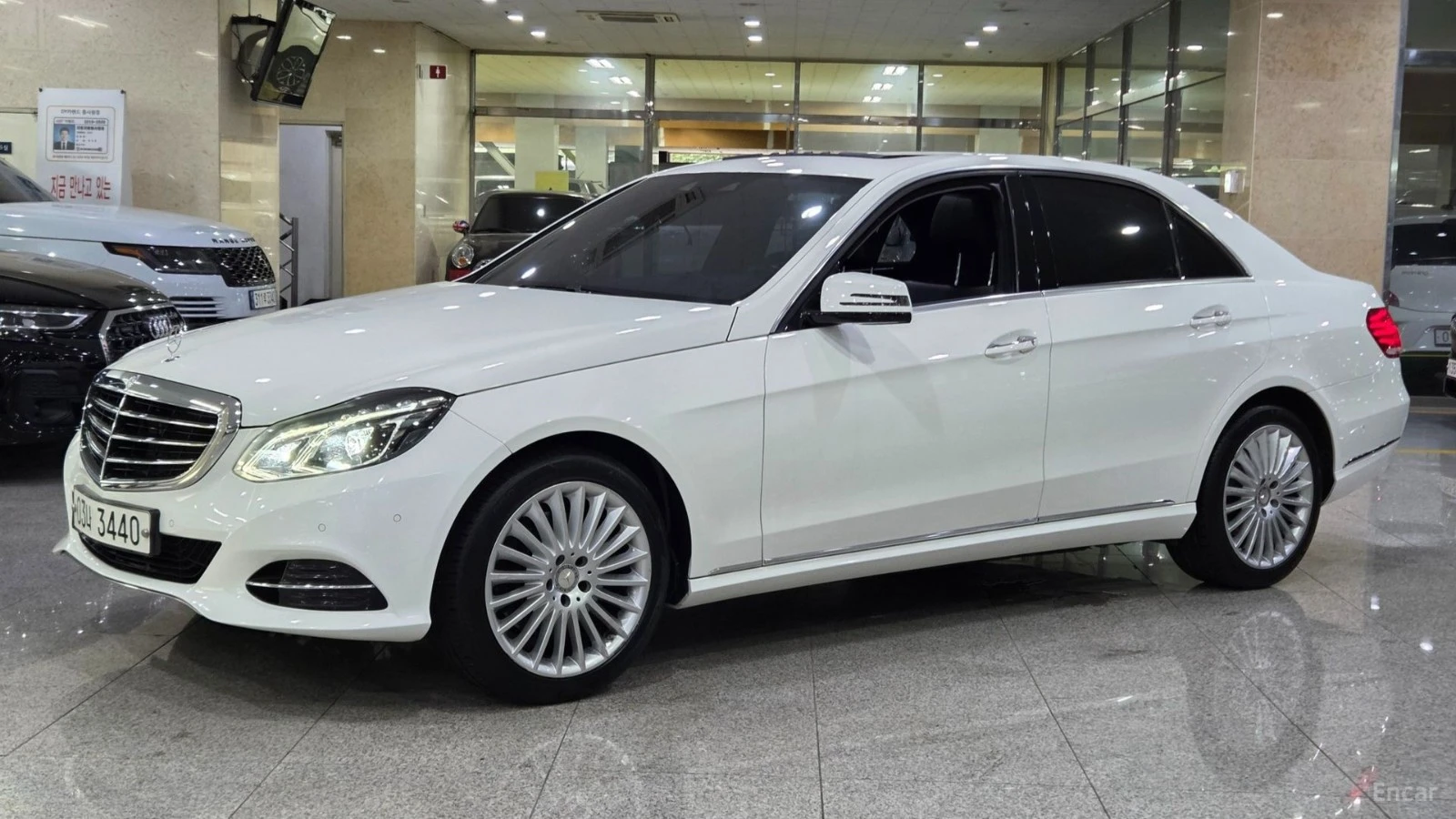 Mercedes-Benz E 300 ELEGANCE* КОЖА* ПОДГРЕВ* ПАНОРАМА* НАВИ* АВТОКРЕДИ
