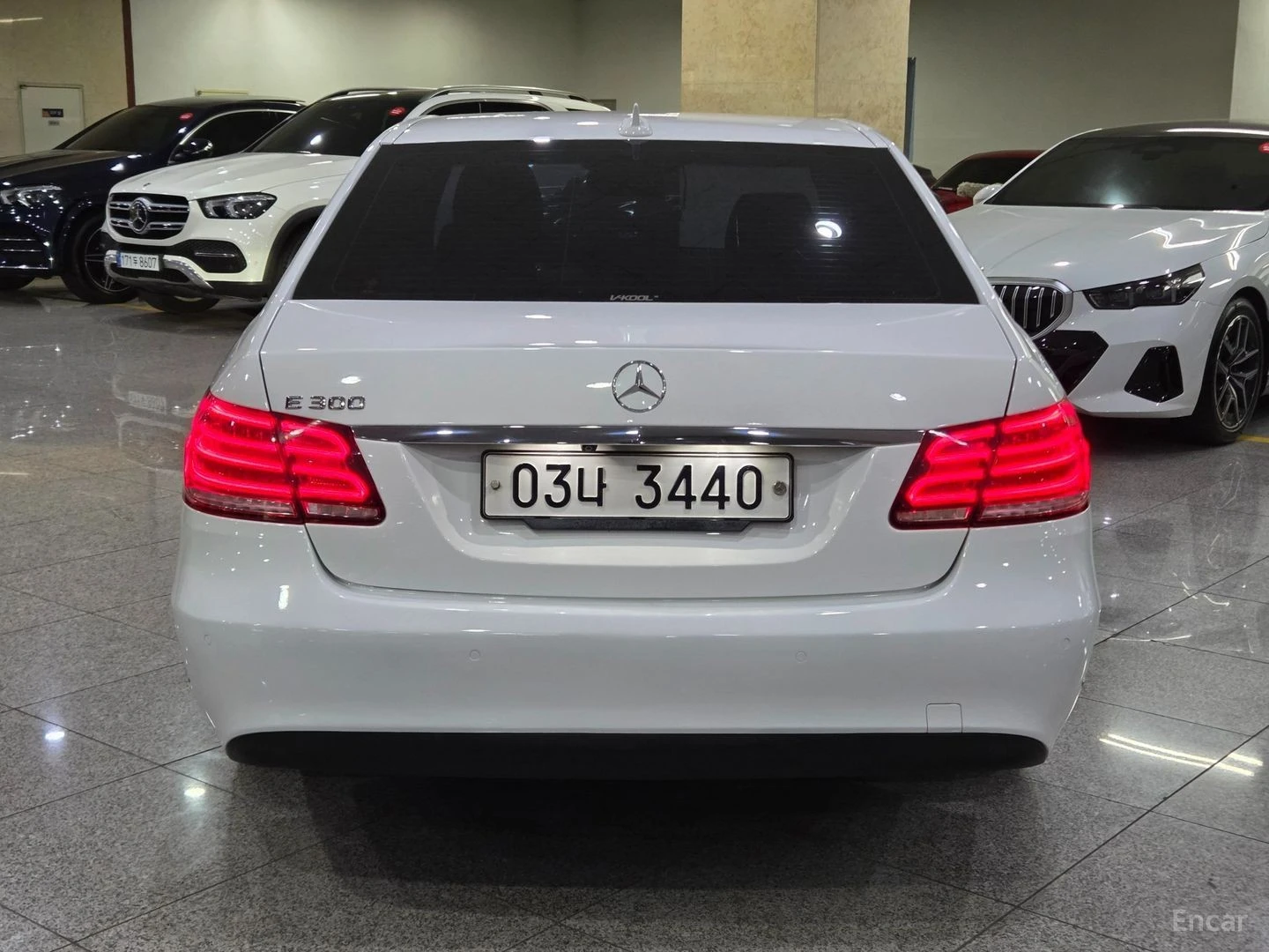 Mercedes-Benz E 300 ELEGANCE* КОЖА* ПОДГРЕВ* ПАНОРАМА* НАВИ* АВТОКРЕДИ, снимка 4 - Автомобили и джипове - 55667057