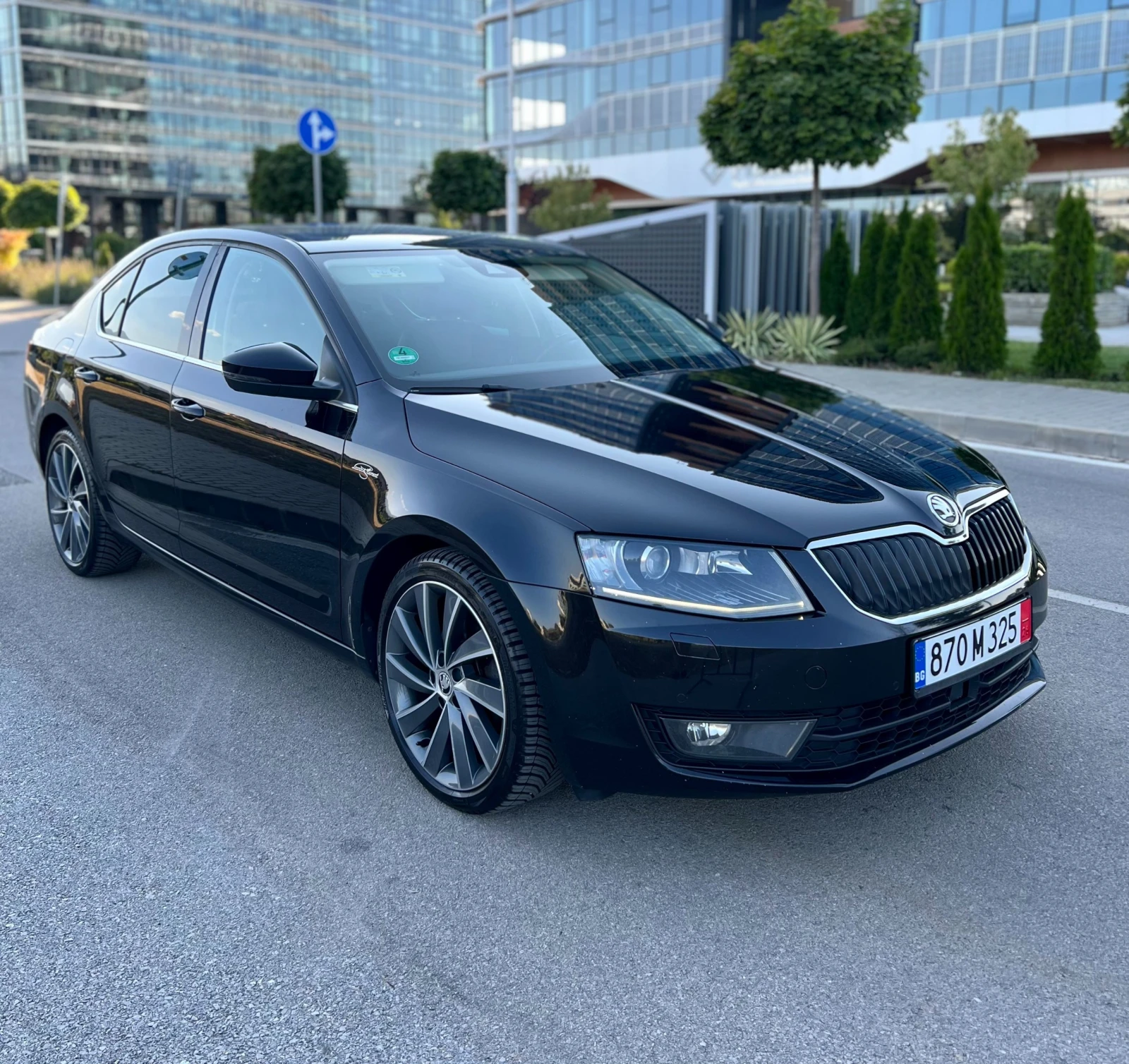 Skoda Octavia 2.0-TDI Laurin&Klement / История/Дистроник/Памет