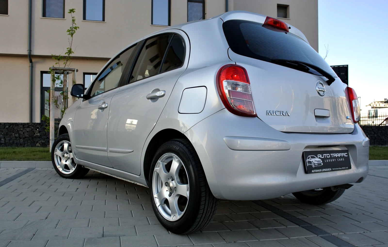 Nissan Micra 1.2i* РЕГИСТРИРАН* КЛИМАТРОНИК* АВТОПИЛОТ* ЕВРО 5, снимка 4 - Автомобили и джипове - 56075595