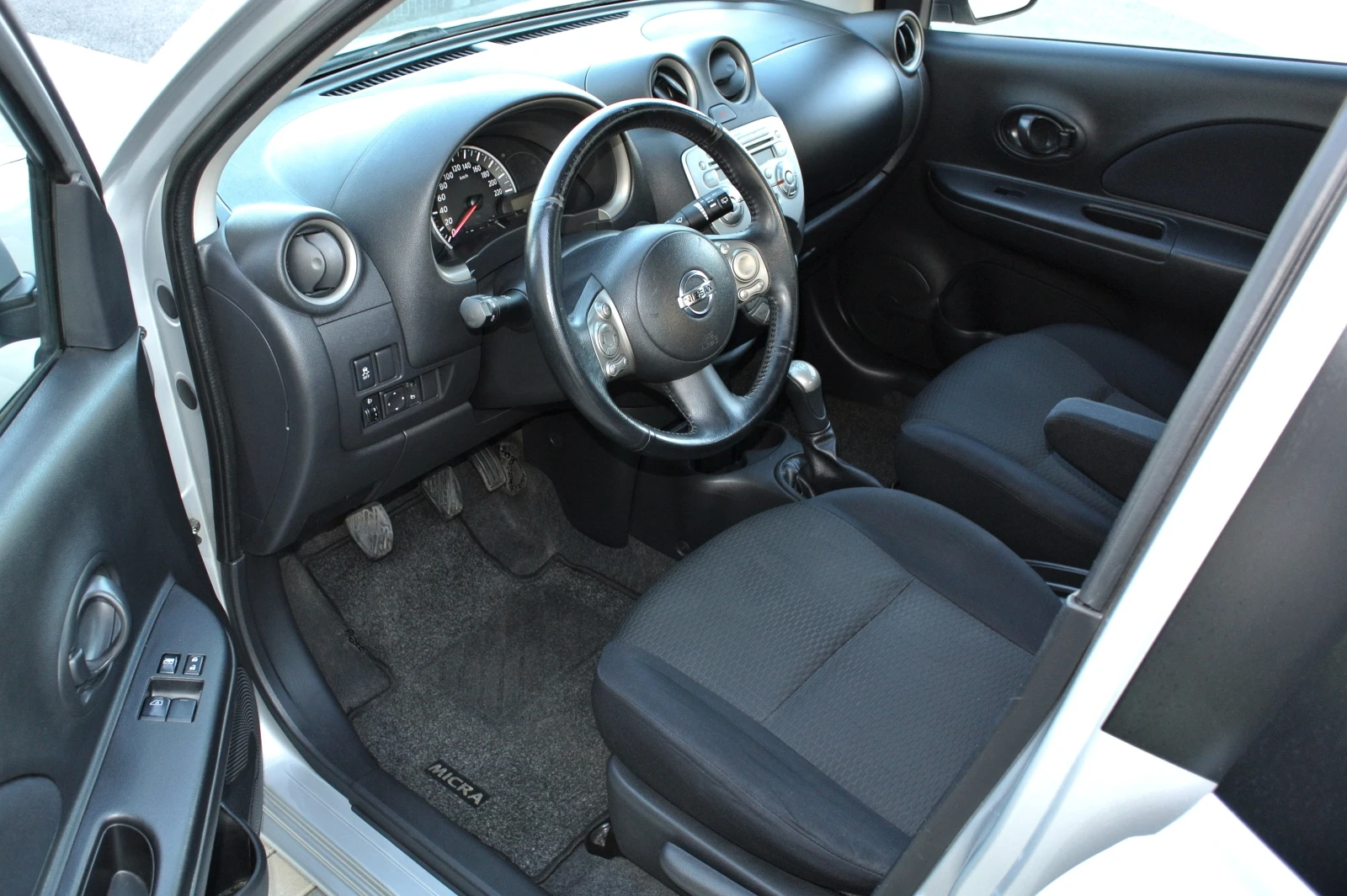 Nissan Micra 1.2i* РЕГИСТРИРАН* КЛИМАТРОНИК* АВТОПИЛОТ* ЕВРО 5, снимка 14 - Автомобили и джипове - 56075595