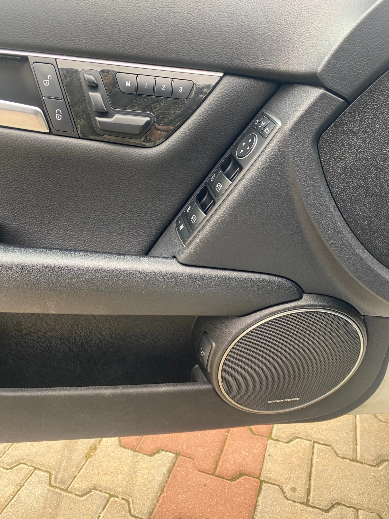Mercedes-Benz C 300 AMG 4 MATIC, снимка 11 - Автомобили и джипове - 56518408