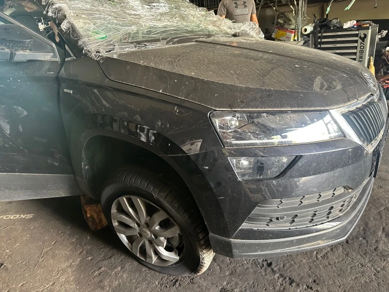 Skoda Karoq 1.5 TSI, снимка 2 - Автомобили и джипове - 41812078