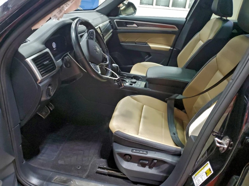 VW Atlas CROSS / SPORT / R-LINE / Full LED / Keyless / КОЖА, снимка 7 - Автомобили и джипове - 52669539