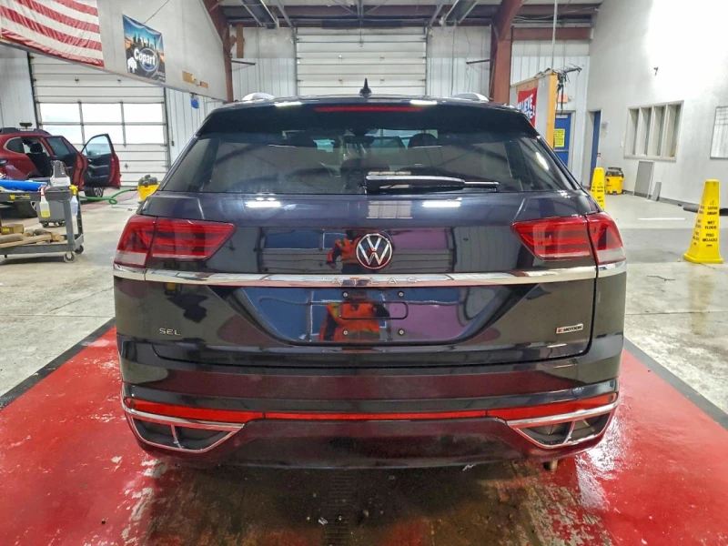 VW Atlas CROSS / SPORT / R-LINE / Full LED / Keyless / КОЖА, снимка 6 - Автомобили и джипове - 52669539