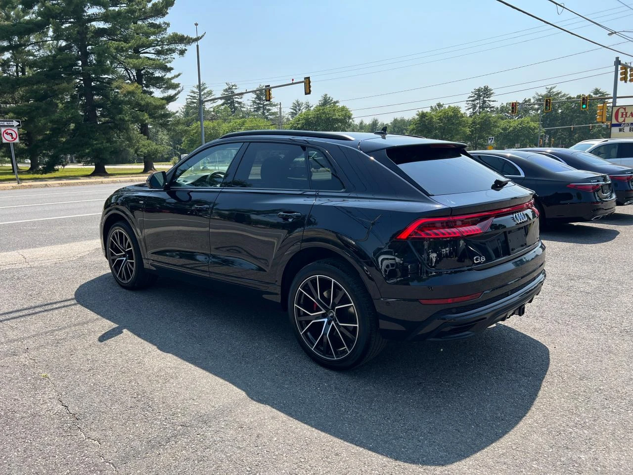 Audi Q8 S-LINE* BLACK OPTIC* DISTRO* DIGITAL* KEYLESS* B&O - изображение 3