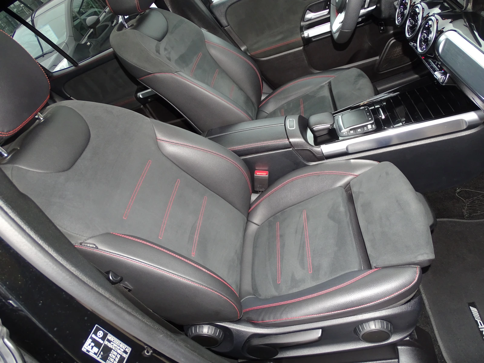 Mercedes-Benz GLB 200D 6+ 1 AMG PANORAMA - изображение 9