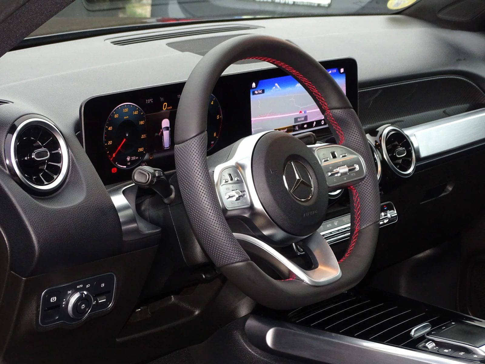 Mercedes-Benz GLB 200D 6+ 1 AMG PANORAMA - изображение 8