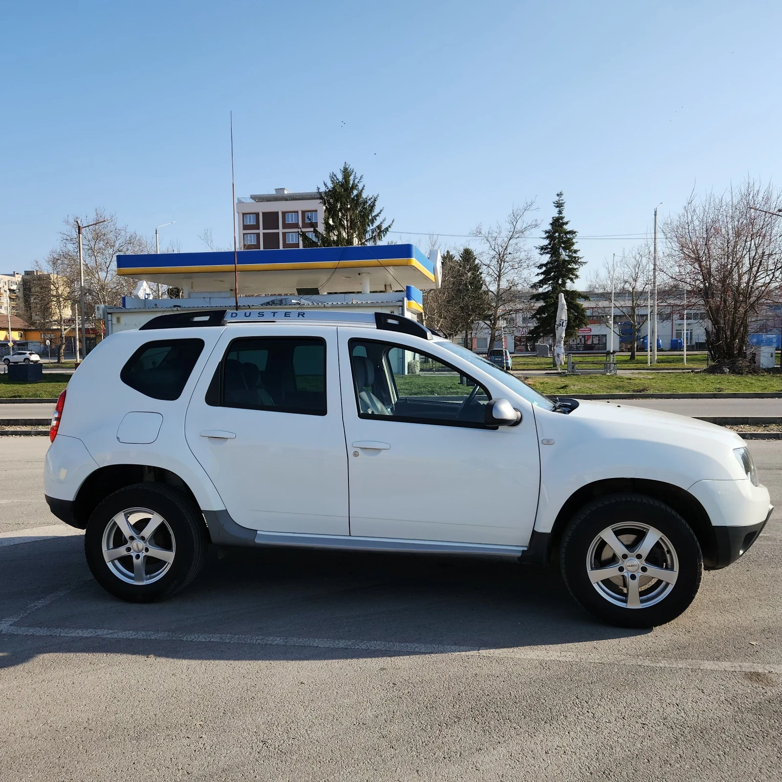 Dacia Duster, снимка 9 - Автомобили и джипове - 54985867