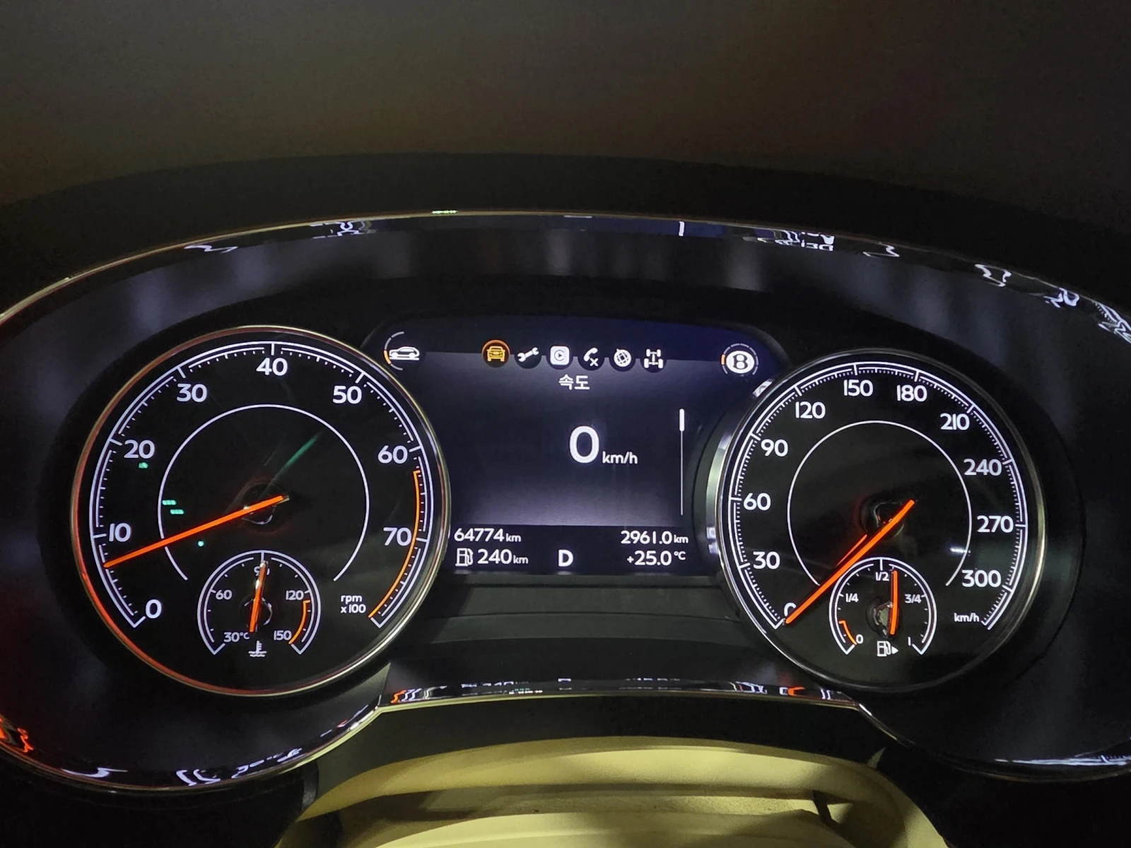 Bentley Bentayga W12* ЕЛ. БАГАЖНИК* SOFT CLOSE* ЛЮК* КРАЙНА ЦЕНА, снимка 8 - Автомобили и джипове - 55593639