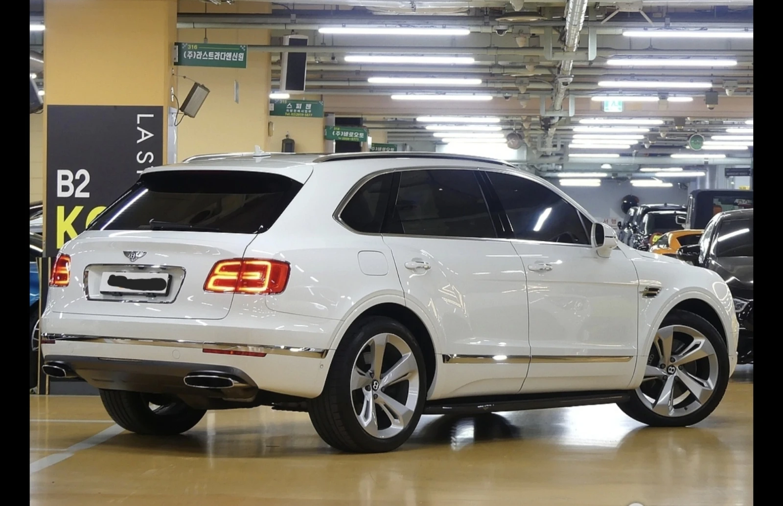 Bentley Bentayga W12* ЕЛ. БАГАЖНИК* SOFT CLOSE* ЛЮК* КРАЙНА ЦЕНА, снимка 2 - Автомобили и джипове - 55593639