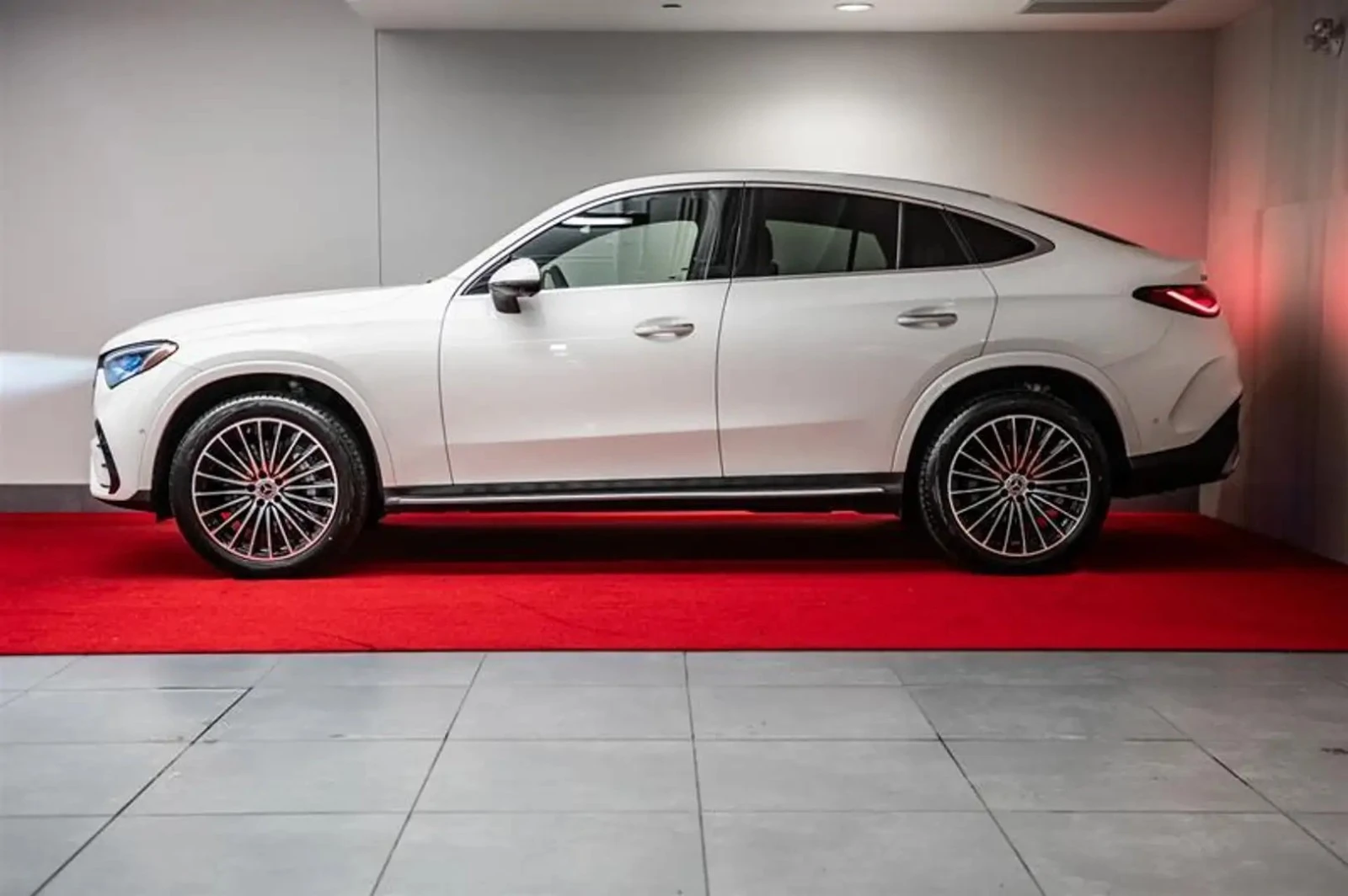 Mercedes-Benz GLC 300 AMG PKG ЦЕНА ДО БЪЛГАРИЯ АВТОКРЕДИТ, снимка 3 - Автомобили и джипове - 55771075