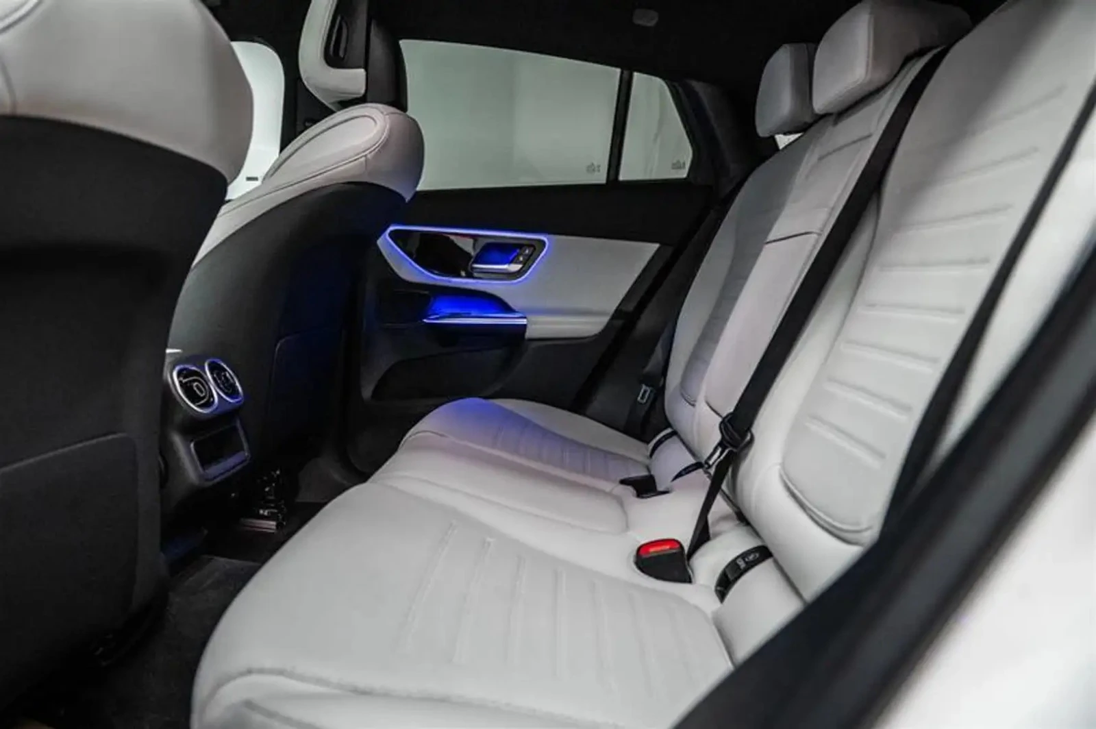 Mercedes-Benz GLC 300 AMG PKG ЦЕНА ДО БЪЛГАРИЯ АВТОКРЕДИТ, снимка 17 - Автомобили и джипове - 55771075