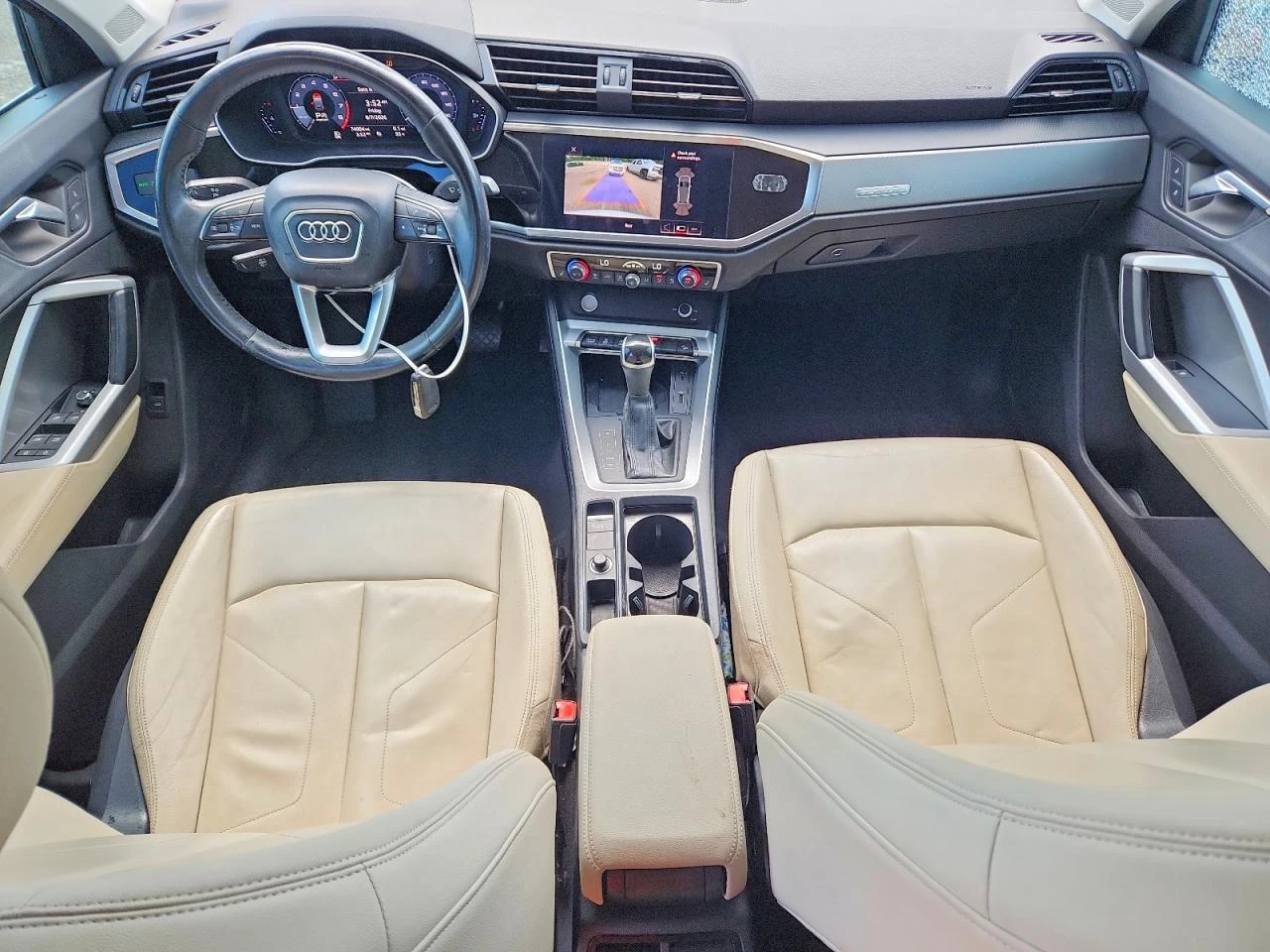Audi Q3 2.0l Premium Plus, снимка 8 - Автомобили и джипове - 56084582