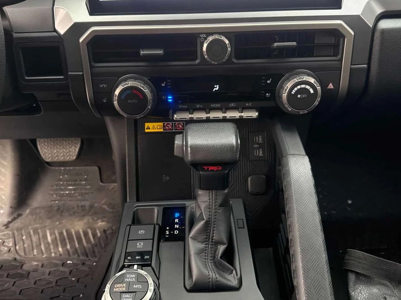 Toyota 4runner Hybrid | CARFAX | БЕЗ ИНЦИДЕНТИ, снимка 9 - Автомобили и джипове - 56309598