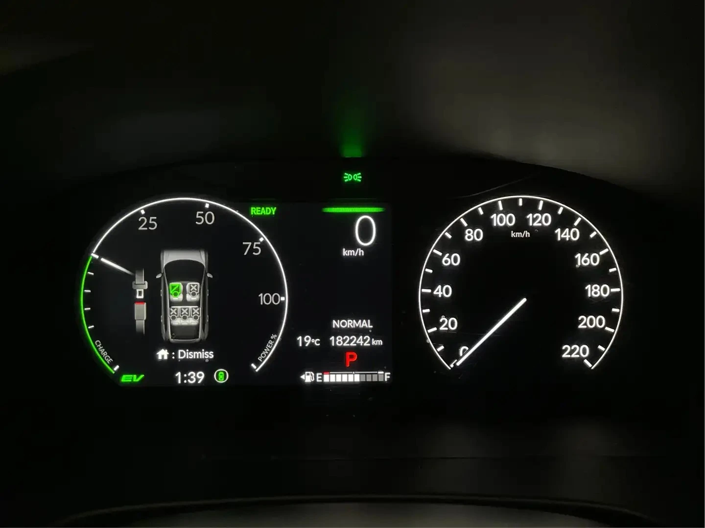 Honda Cr-v Hybrid* * AWD* * Distronic* * Camera* * , снимка 14 - Автомобили и джипове - 56656277