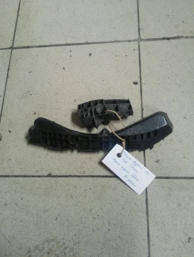 Водач задна броня десен Тойота Аурис