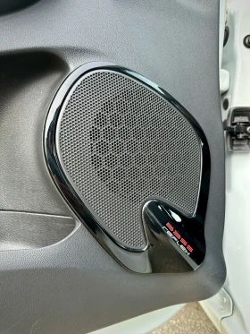 Renault Clio - FULL LED* Camera, Navi, Premium Audio, Moschino, снимка 17