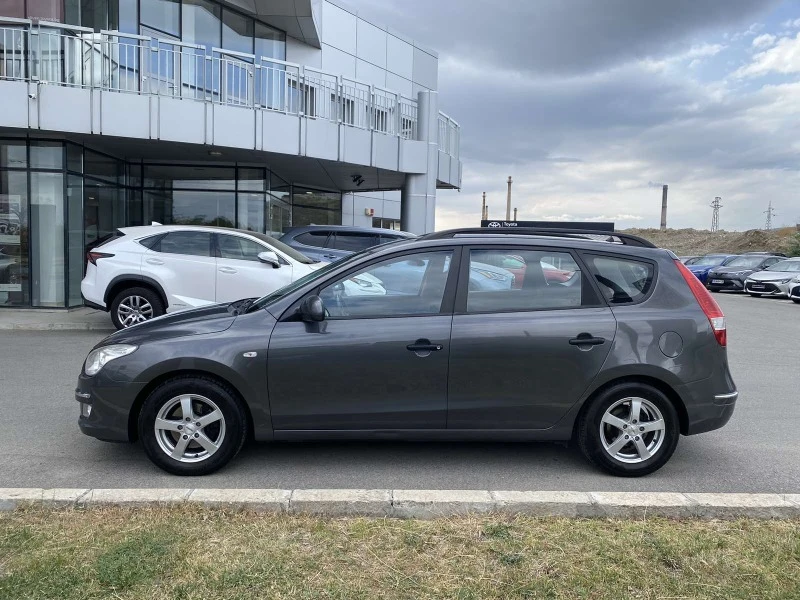 Hyundai I30 1.6 I CW, снимка 4 - Автомобили и джипове - 42414355