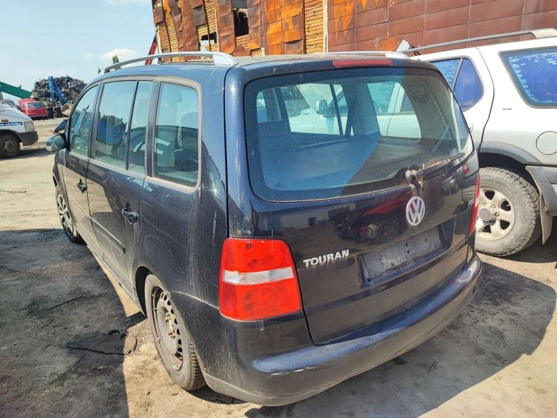 VW Touran, снимка 1 - Автомобили и джипове - 44401548