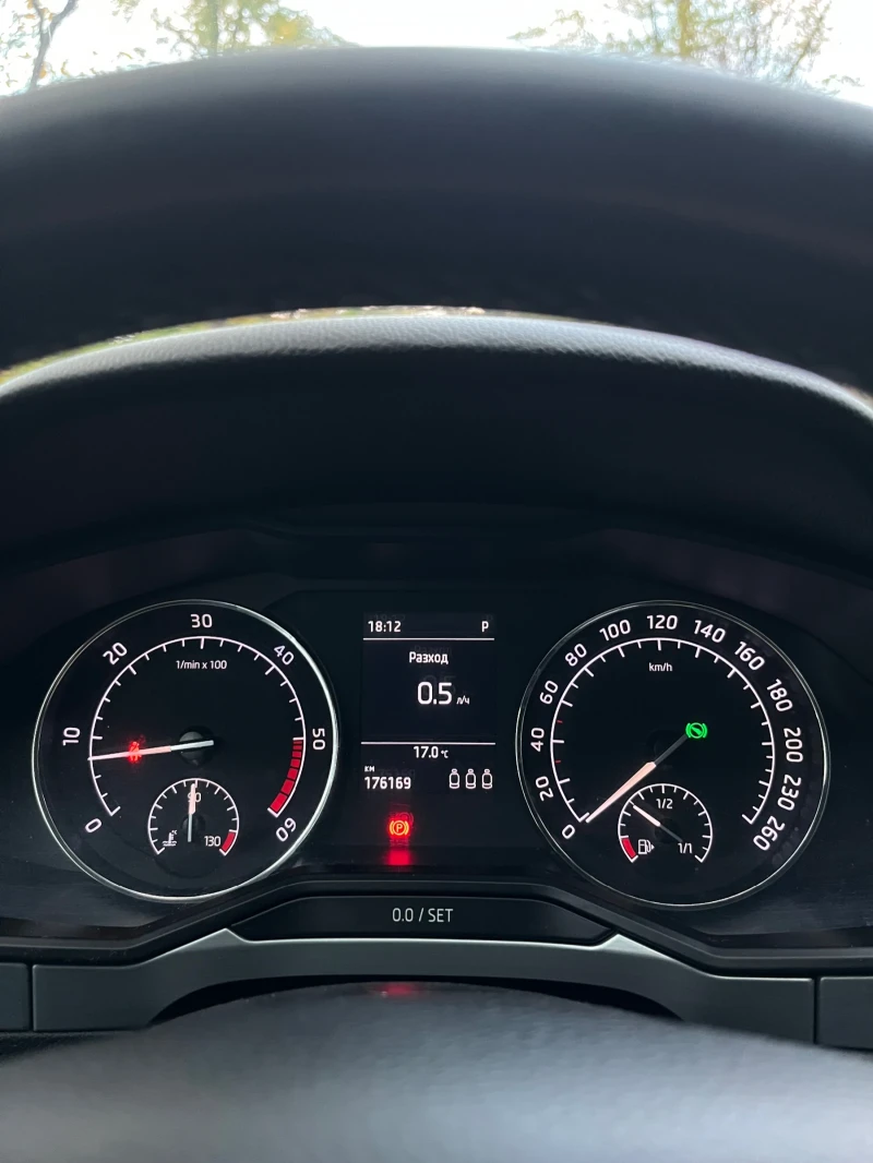 Skoda Superb 2.0 TDI, снимка 10 - Автомобили и джипове - 52645910