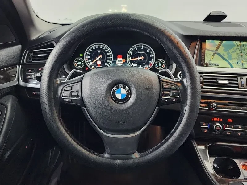 BMW 520 xDrive M Aerodynamics, снимка 13 - Автомобили и джипове - 53706901