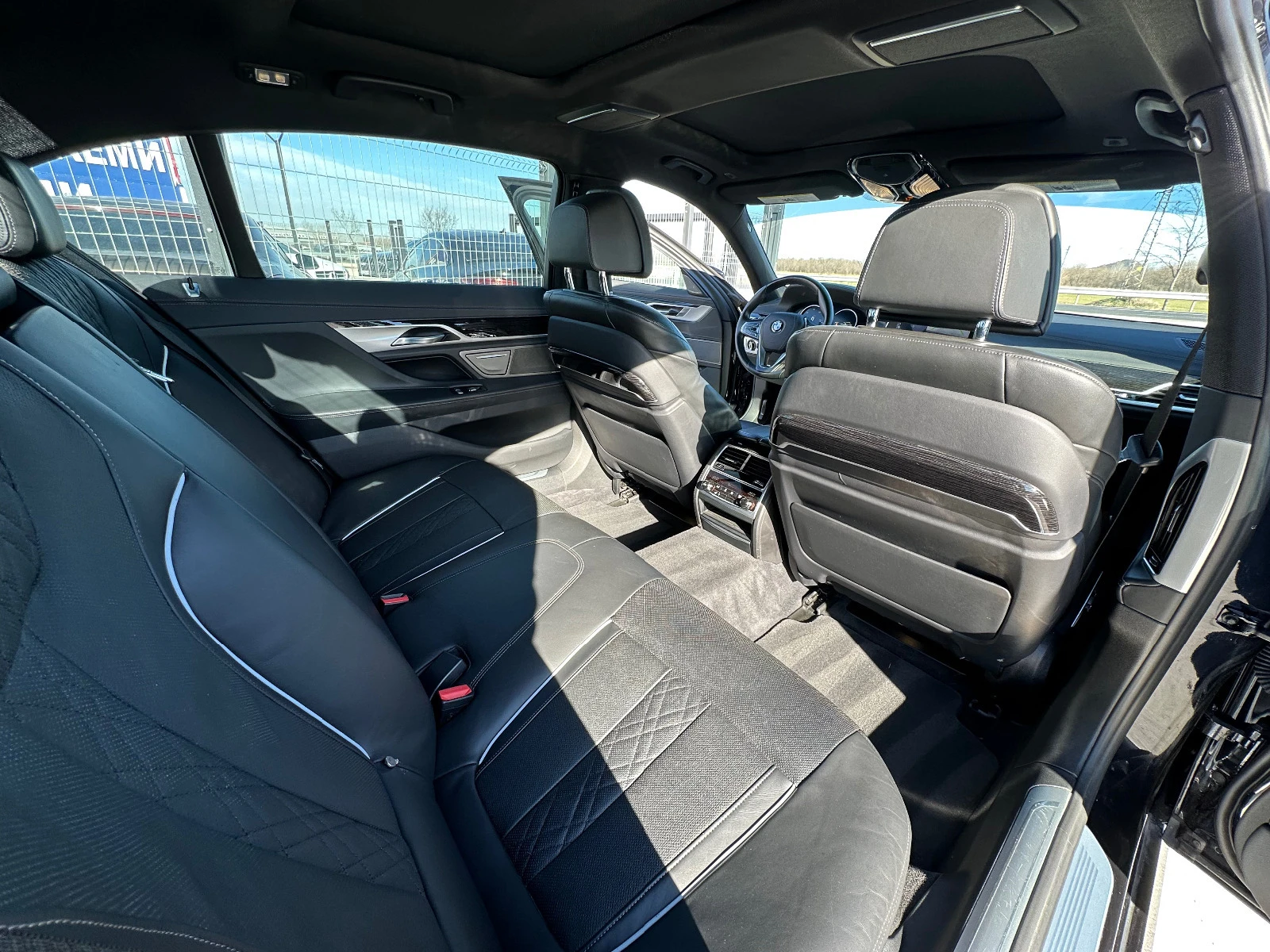 BMW 750 Li* Full* M-Pack* X-Drive* 2019*  | Mobile.bg — изображение 12