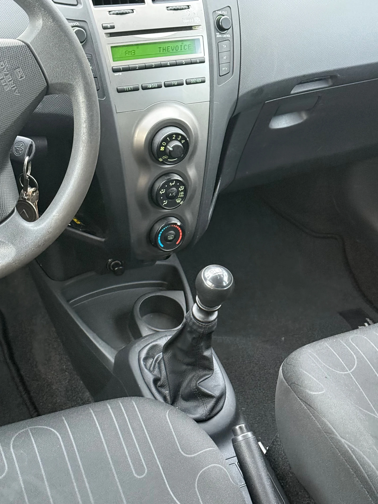 Toyota Yaris Тойота Ярис 1.33 2011 - изображение 9