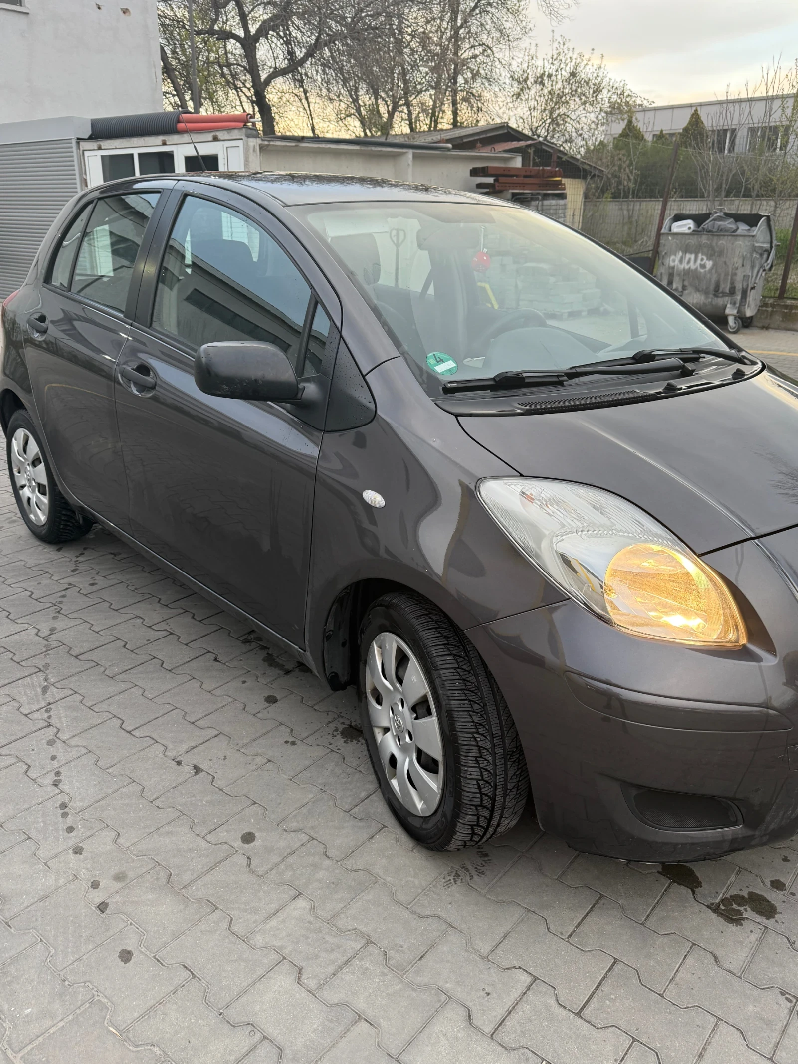 Toyota Yaris Тойота Ярис 1.33 2011 - изображение 2