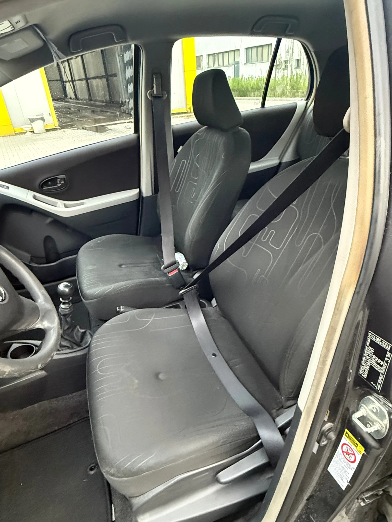 Toyota Yaris Тойота Ярис 1.33 2011 - изображение 10