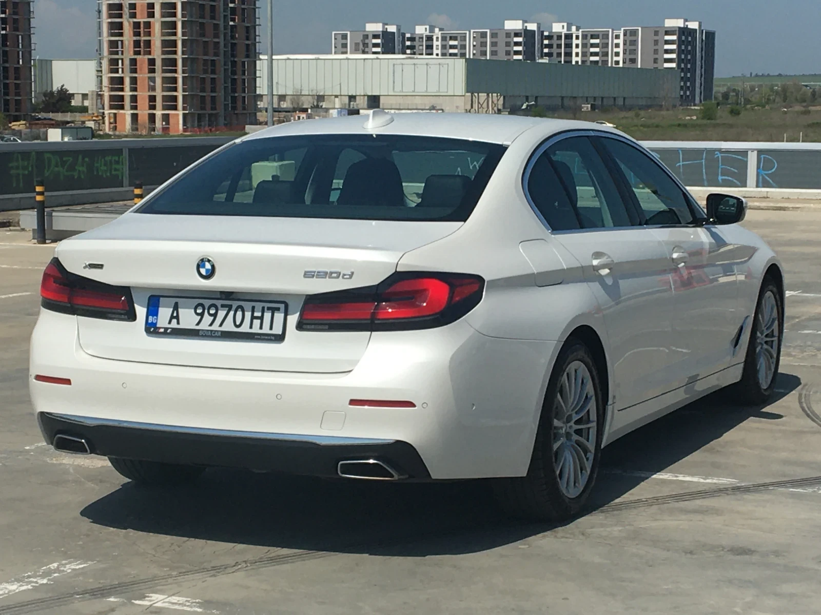 BMW 520 xDrive Luxury - изображение 4