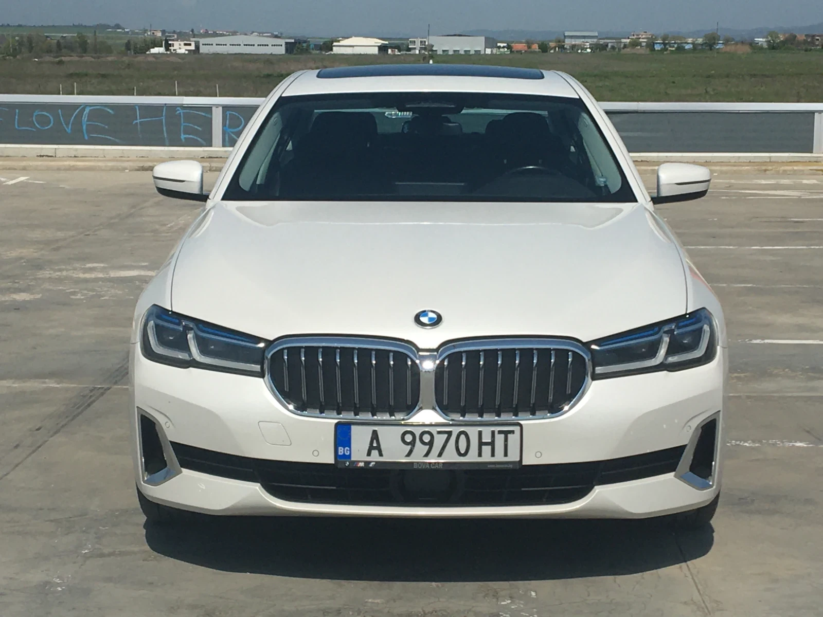 BMW 520 xDrive Luxury - изображение 2