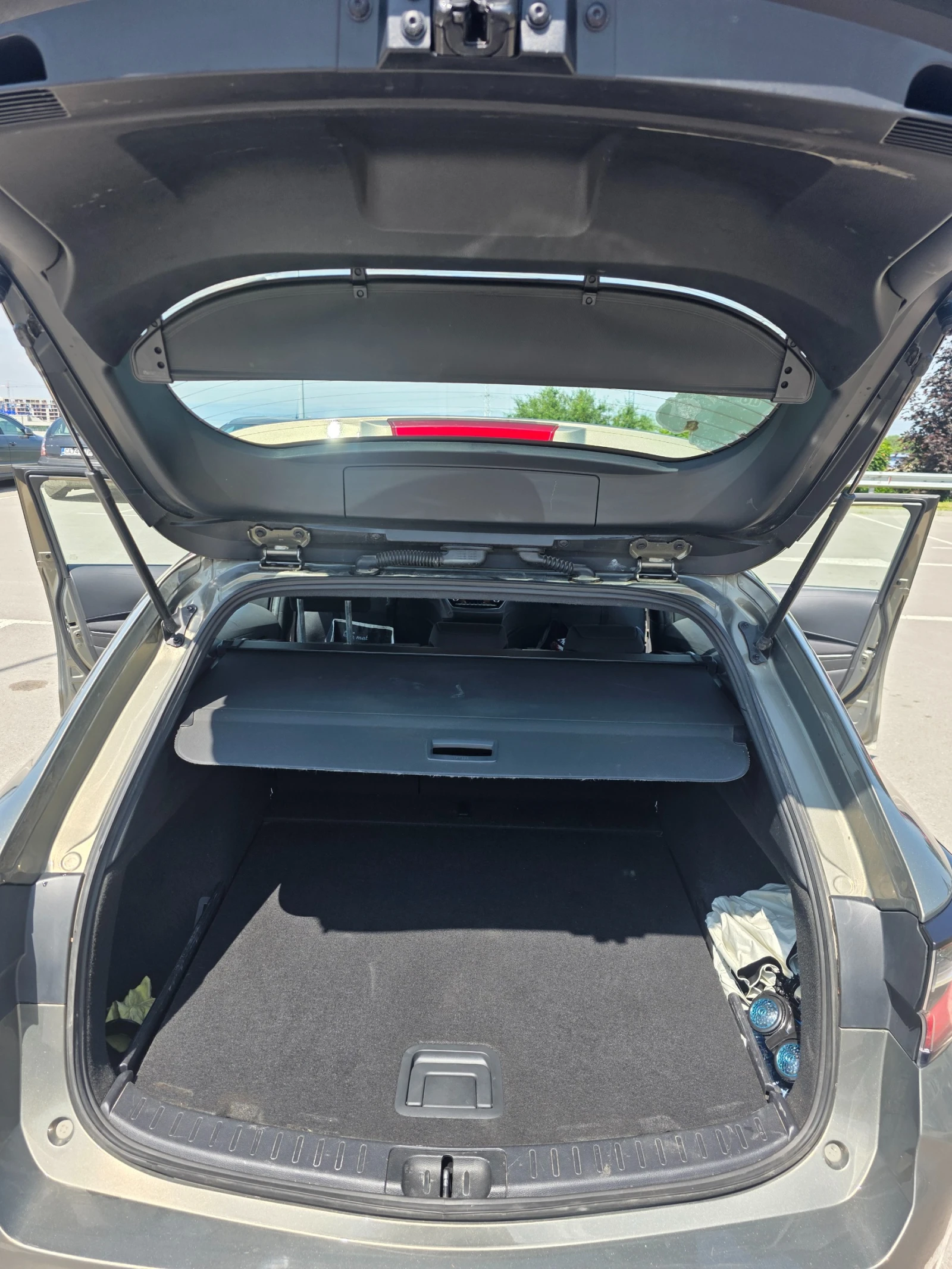 Toyota Corolla Touring Sports Executive - изображение 8