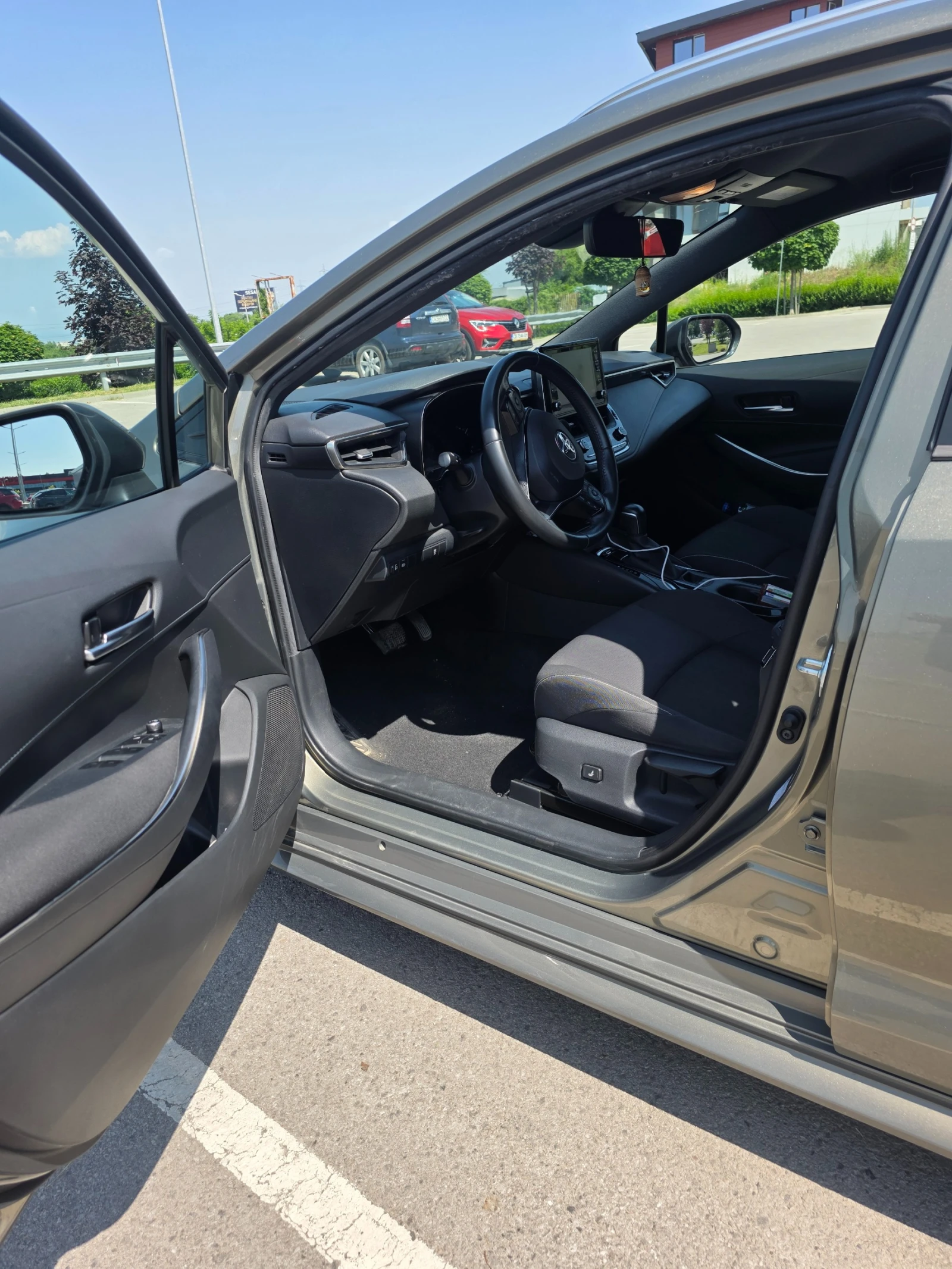 Toyota Corolla Touring Sports Executive - изображение 10