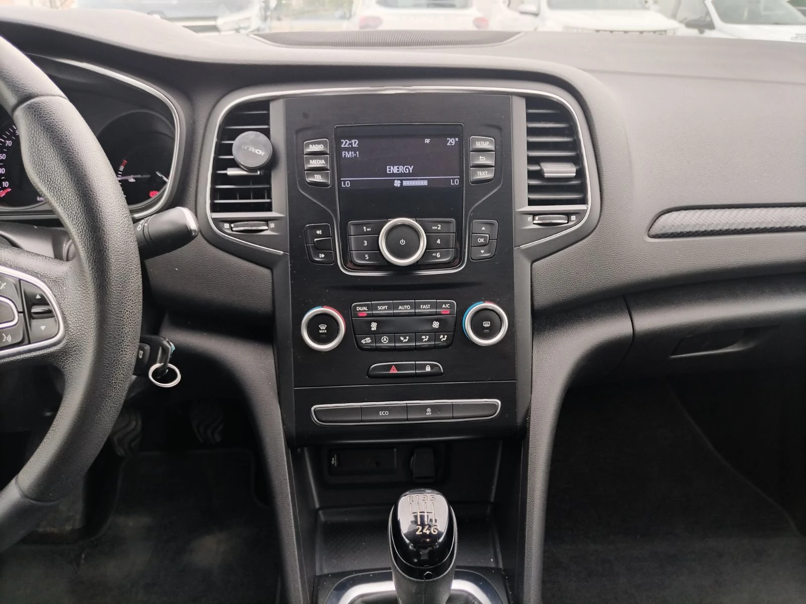 Renault Megane Sedan TCe 140 бензин Stop&Start BVM6 - изображение 10