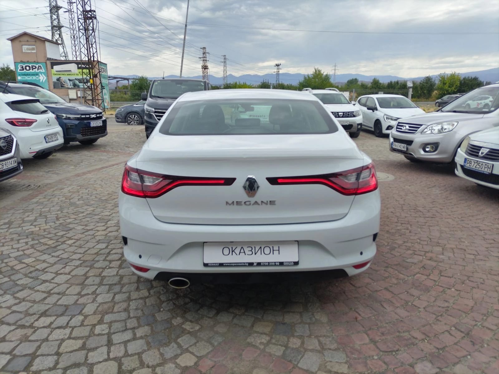 Renault Megane Sedan TCe 140 бензин Stop&Start BVM6 - изображение 6