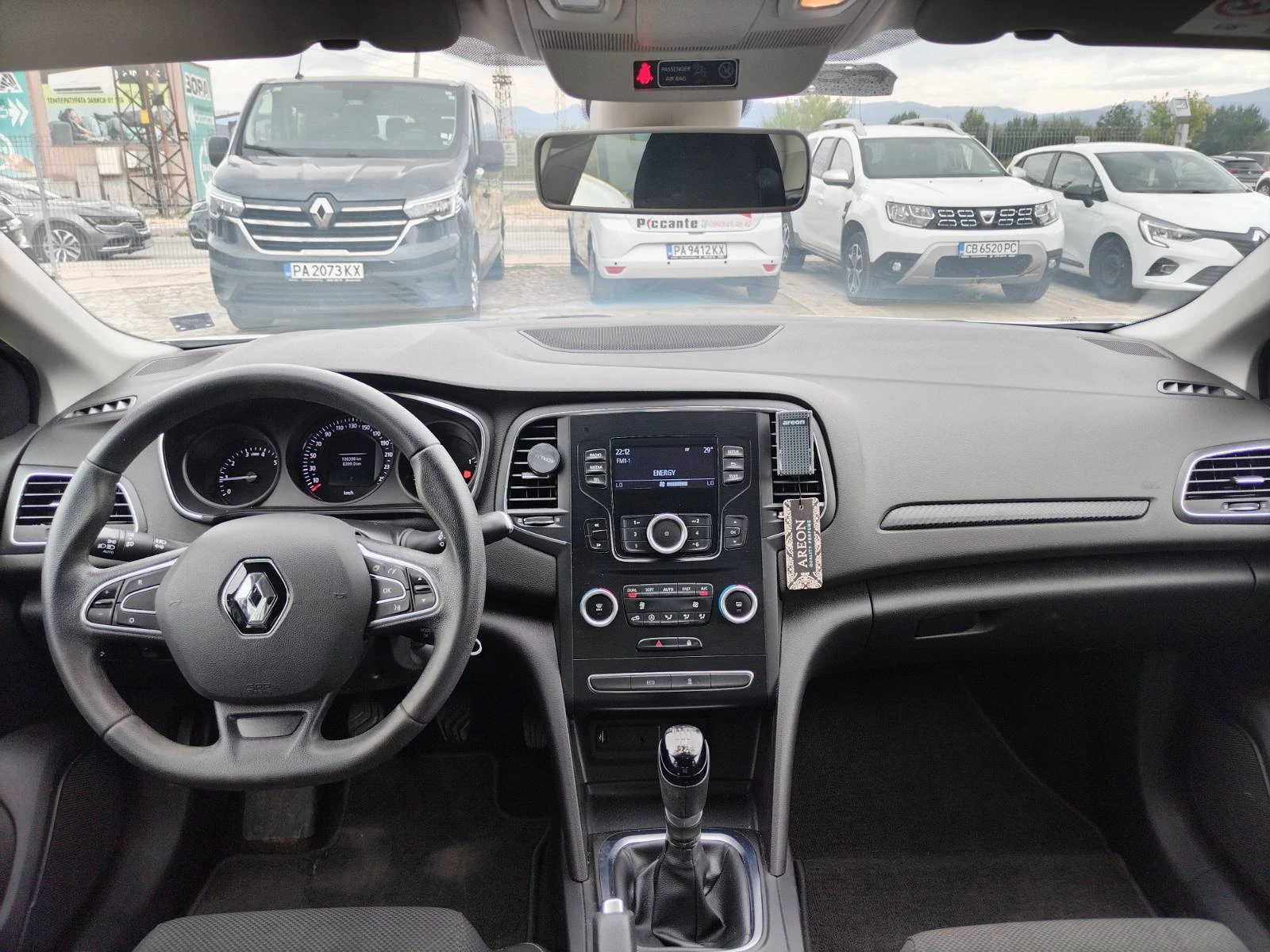 Renault Megane Sedan TCe 140 бензин Stop&Start BVM6 - изображение 8