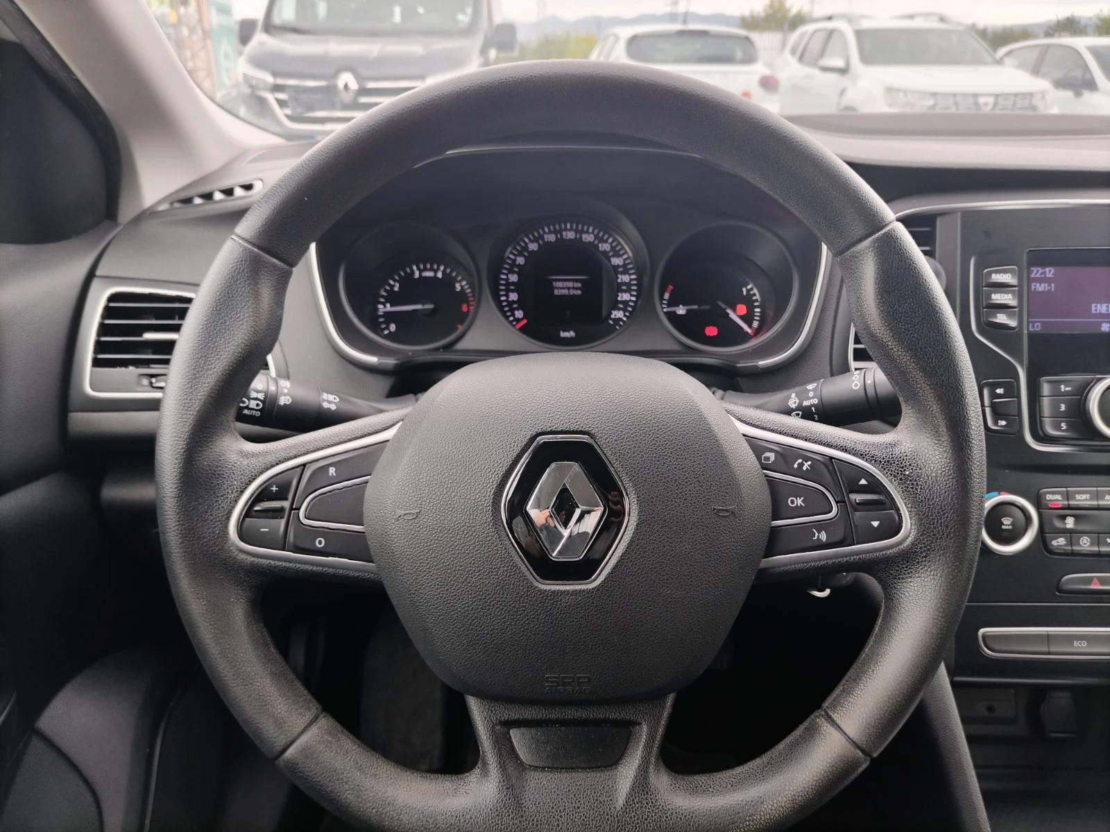 Renault Megane Sedan TCe 140 бензин Stop&Start BVM6 - изображение 9