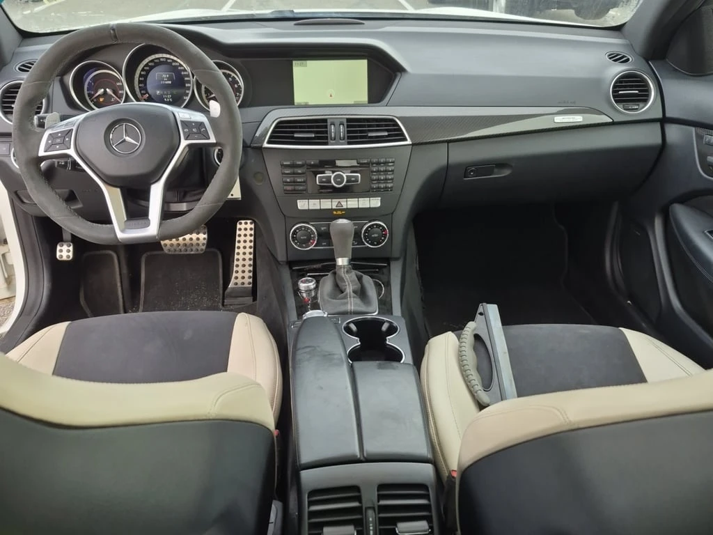 Mercedes-Benz C 63 AMG * CARFAX * БЕЗ ПЪРВОНАЧАЛНА ВНОСКА - изображение 5