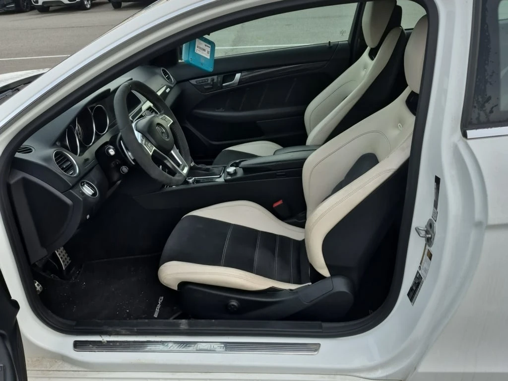 Mercedes-Benz C 63 AMG * CARFAX * БЕЗ ПЪРВОНАЧАЛНА ВНОСКА - изображение 6