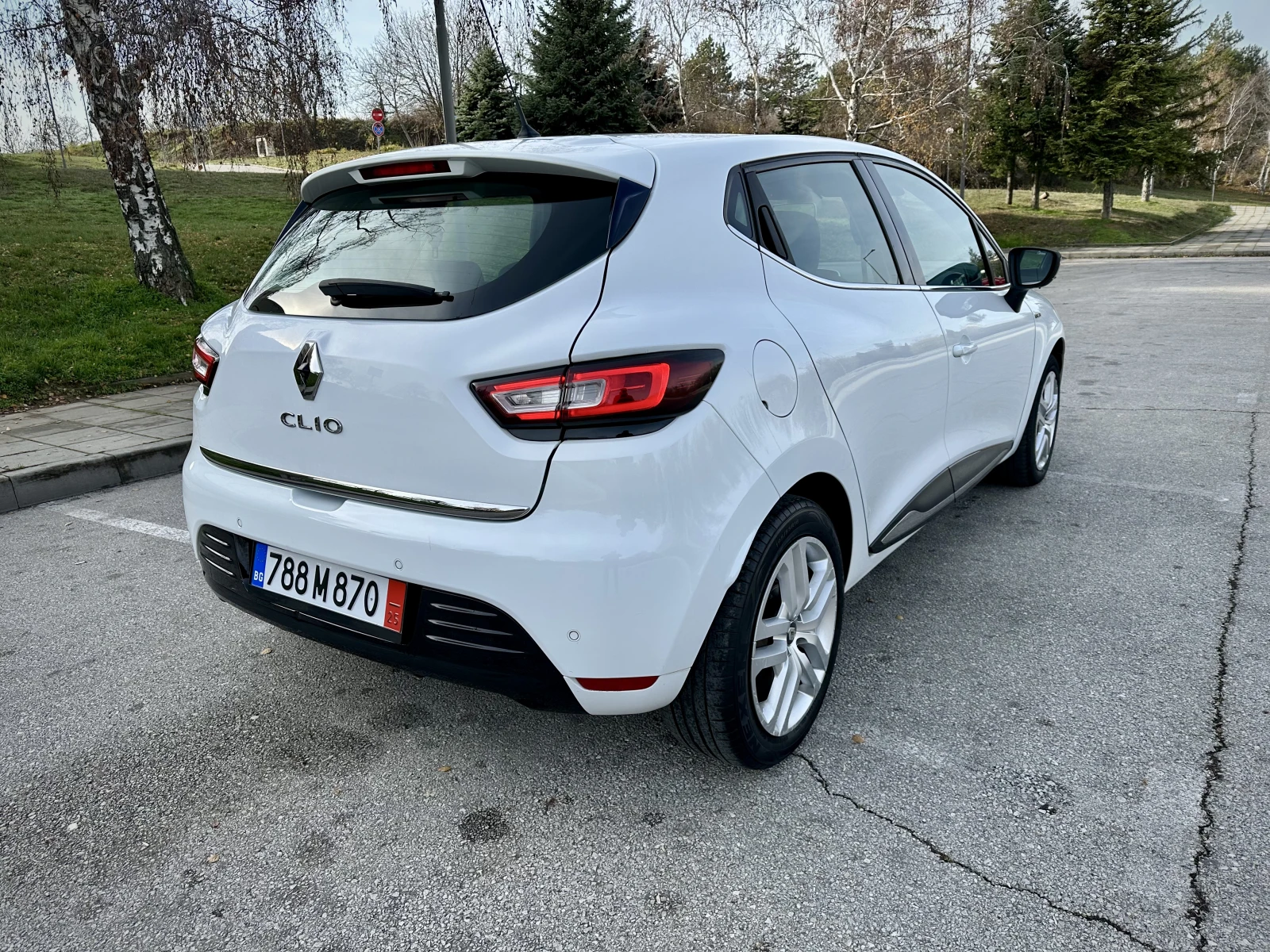 Renault Clio - FULL LED* Camera, Navi, Premium Audio, Moschino, снимка 4 - Автомобили и джипове - 54094219