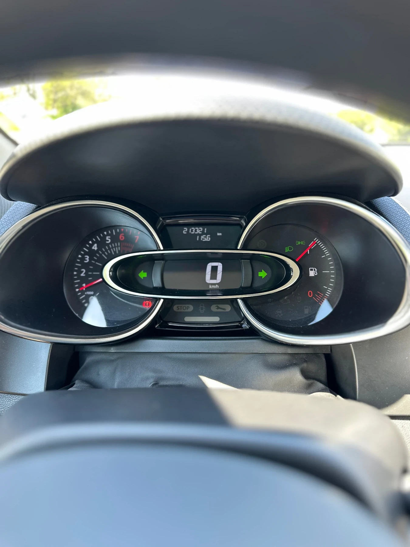 Renault Clio -FULL LED* Camera, Navi, Premium Audio, Moschino, снимка 13 - Автомобили и джипове - 54094219