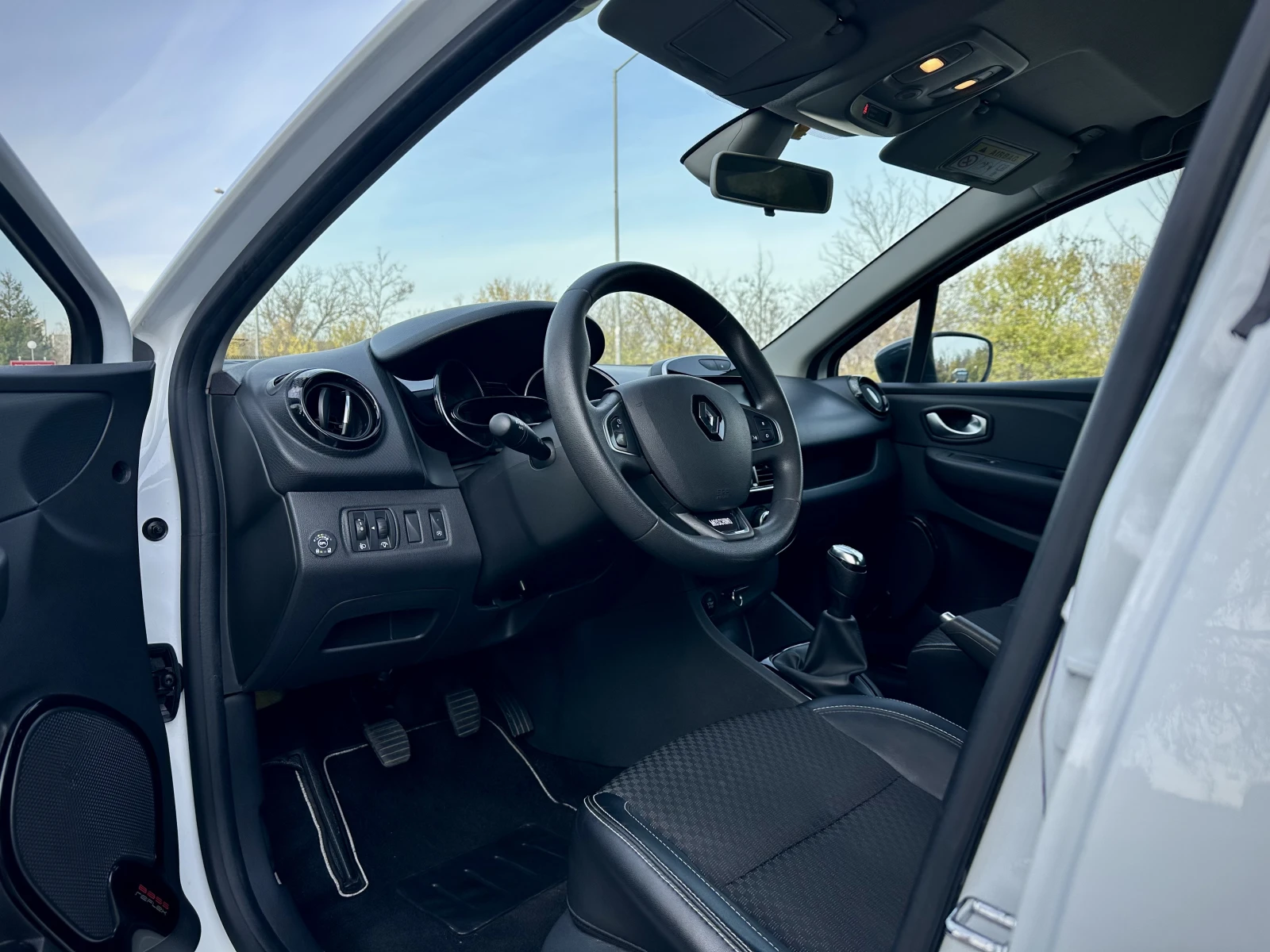 Renault Clio - FULL LED* Camera, Navi, Premium Audio, Moschino, снимка 7 - Автомобили и джипове - 54094219