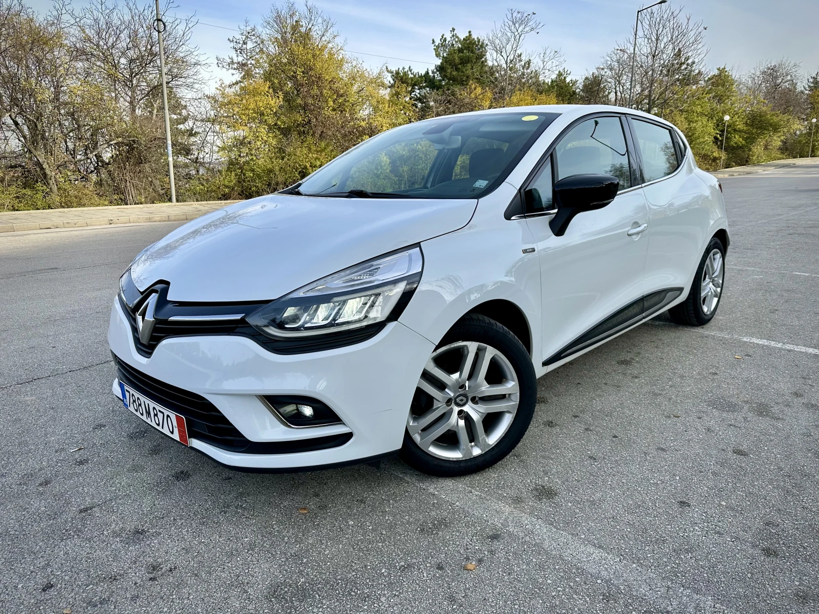 Renault Clio - FULL LED* Camera, Navi, Premium Audio, Moschino, снимка 2 - Автомобили и джипове - 54094219