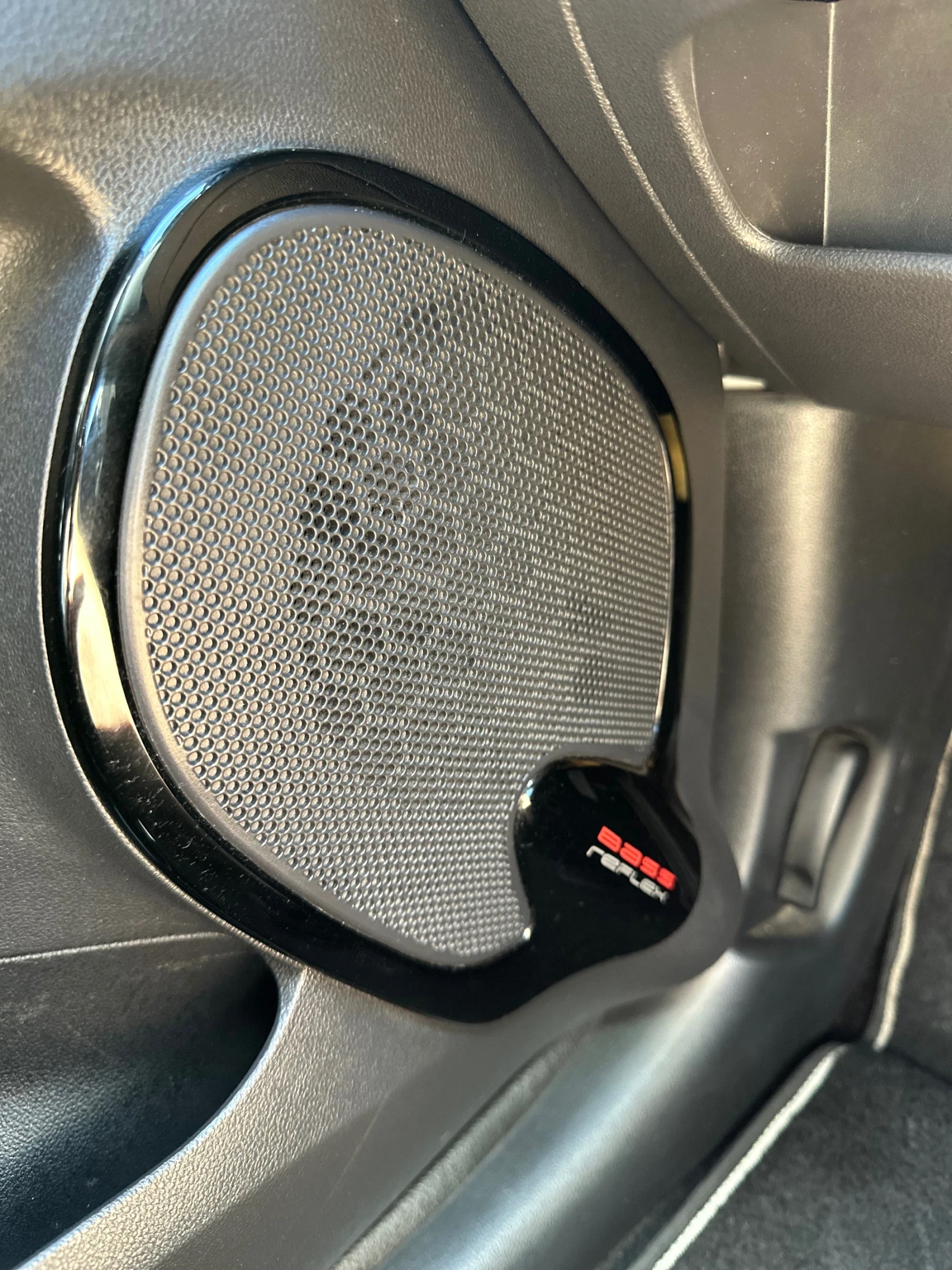 Renault Clio -FULL LED* Camera, Navi, Premium Audio, Moschino, снимка 12 - Автомобили и джипове - 54094219