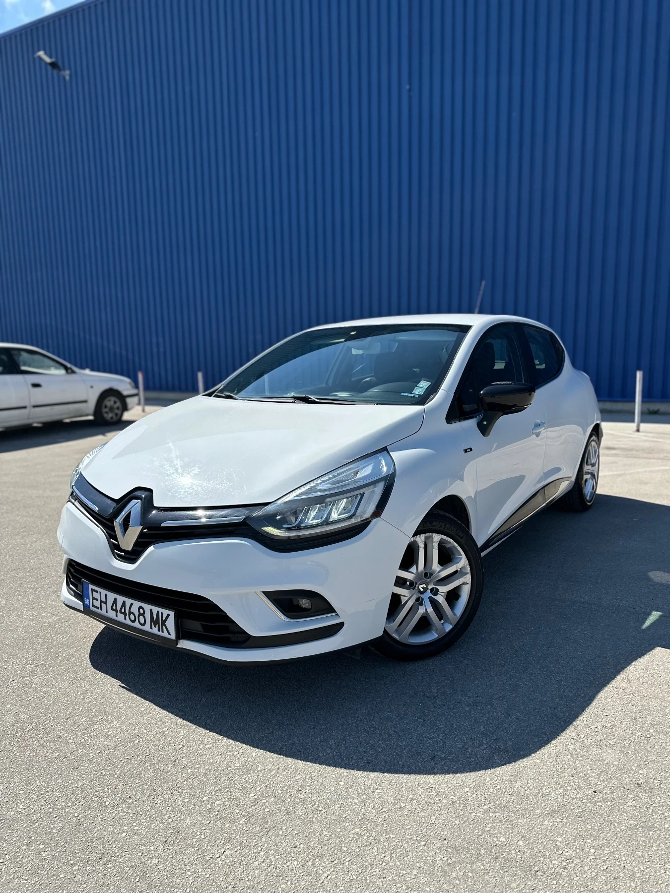 Renault Clio -FULL LED* Camera, Navi, Premium Audio, Moschino, снимка 2 - Автомобили и джипове - 54094219