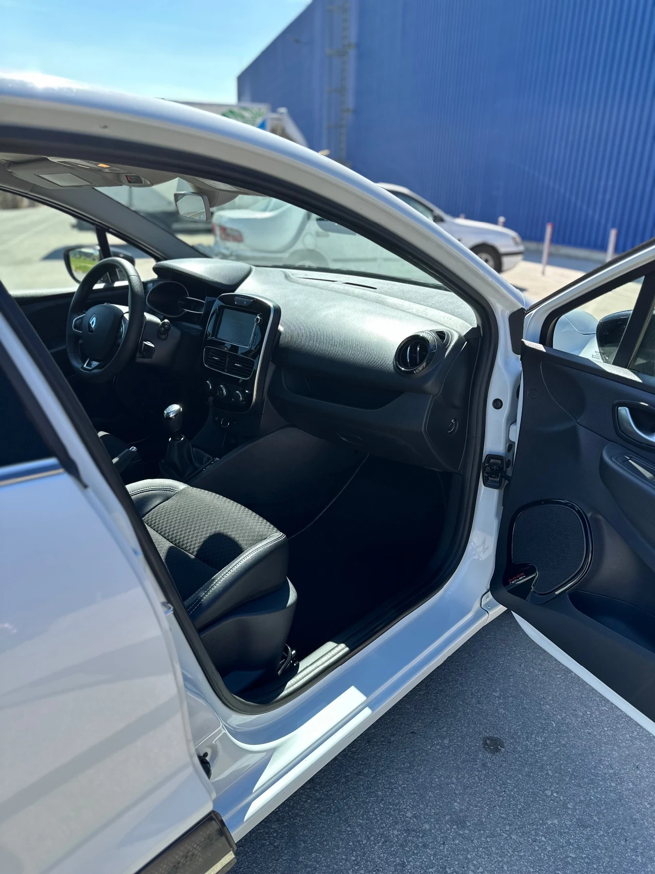 Renault Clio -FULL LED* Camera, Navi, Premium Audio, Moschino, снимка 6 - Автомобили и джипове - 54094219