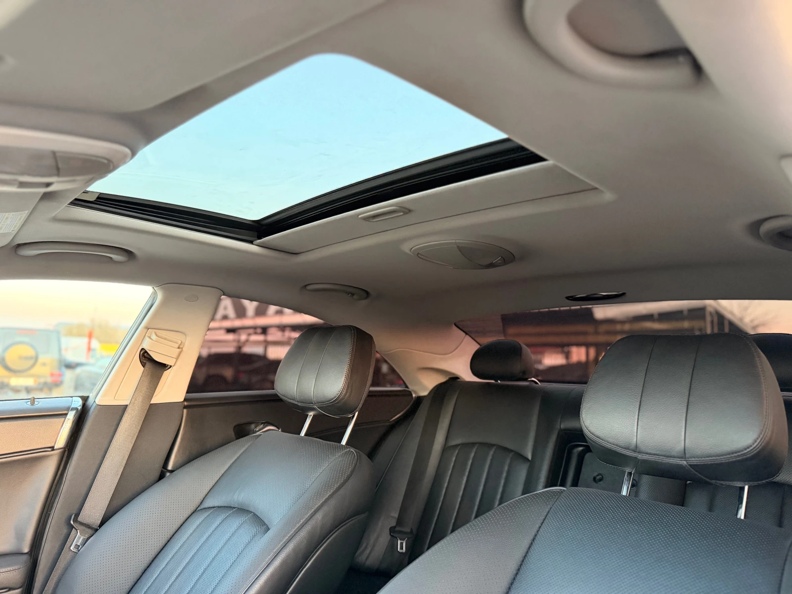 Mercedes-Benz CLS 320 CDI= 63AMG= FACELIFT= KEYLESS GO= ПОДГРЯВАНЕ/ОБДУХ, снимка 14 - Автомобили и джипове - 53809628