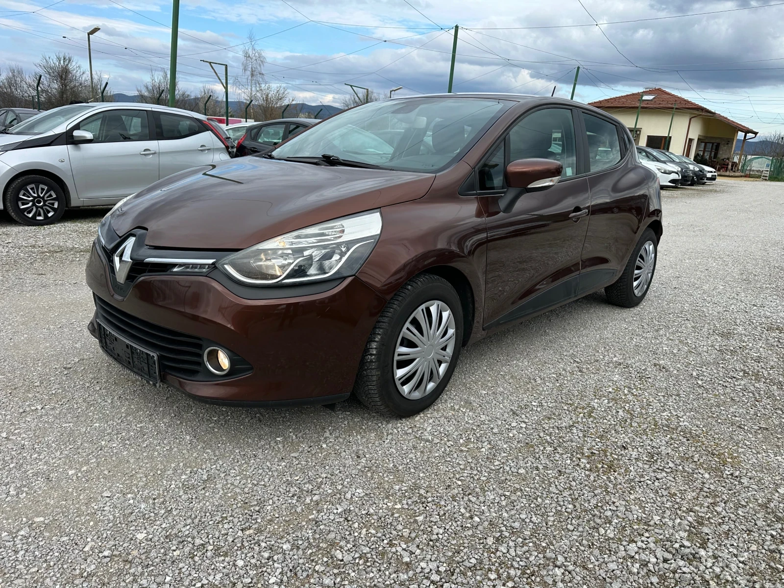 Renault Clio 1.2 i, снимка 2 - Автомобили и джипове - 54043803