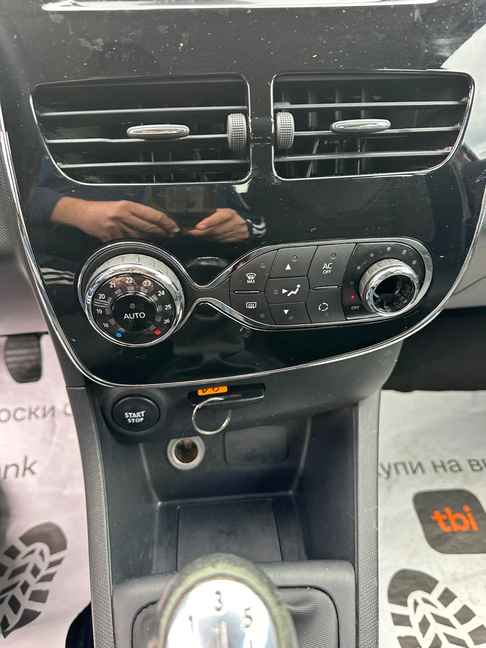 Renault Clio 1.2 i, снимка 13 - Автомобили и джипове - 54043803